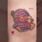 Tatuaje Parche Bordado en realismo de Pato patoso - por Ruth Cuervilu Tattoo en KM13 Studio - Estudio de Tatuajes en Astrabudua-Erandio (Bizkaia)