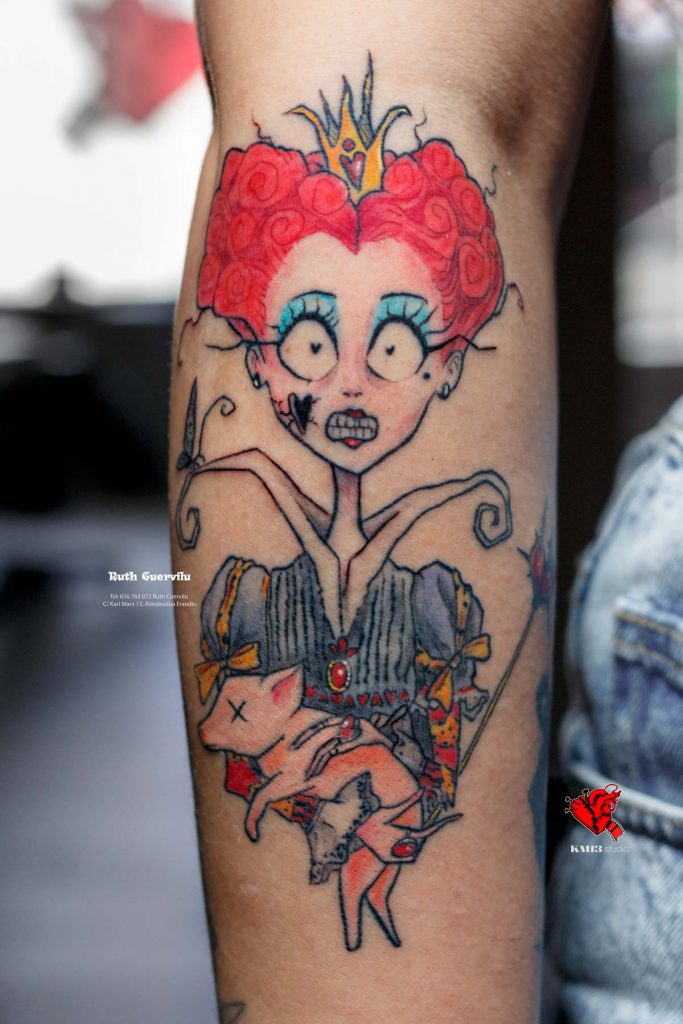 Tatuaje Reina Corazones MALVADAS Disney - Ruth Cuervilu Tattoo - KM13 Studio - estudio de tatuajes erandio astrabudua bilbao bizkaia Alef Vernon